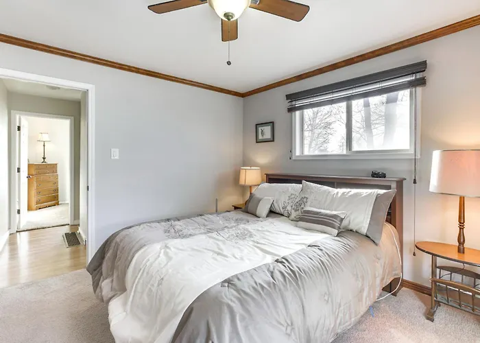 Hotel Single-story Walk To And Trails! 3*